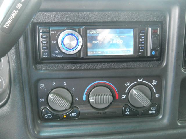 2002 Chevrolet Avalanche C350 4dr Sdn 3.5L Sport RWD Sedan