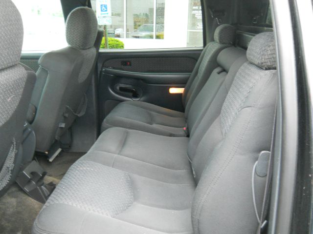 2002 Chevrolet Avalanche C350 4dr Sdn 3.5L Sport RWD Sedan