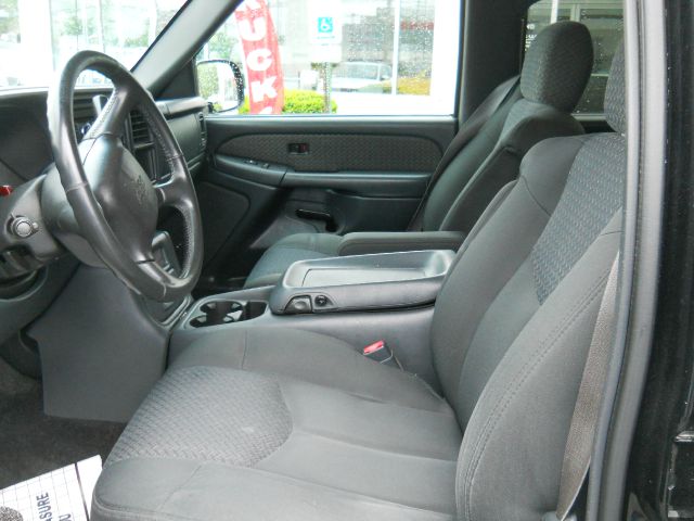 2002 Chevrolet Avalanche C350 4dr Sdn 3.5L Sport RWD Sedan