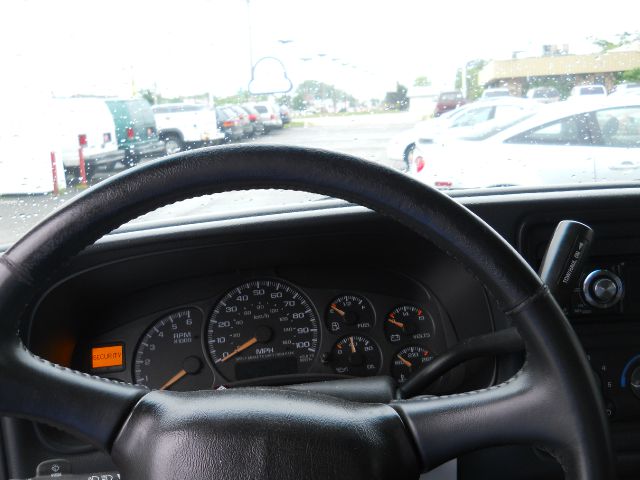 2002 Chevrolet Avalanche C350 4dr Sdn 3.5L Sport RWD Sedan