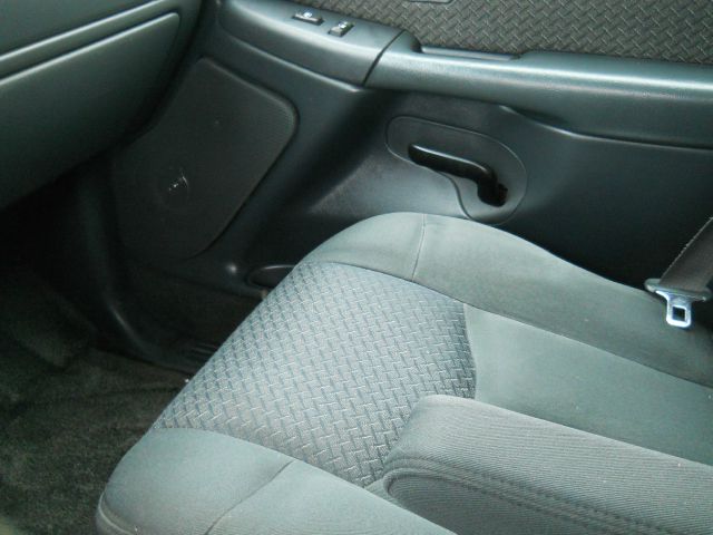 2002 Chevrolet Avalanche C350 4dr Sdn 3.5L Sport RWD Sedan