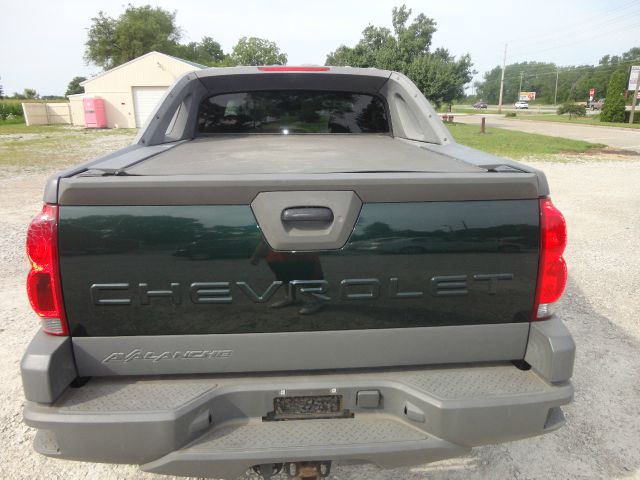 2002 Chevrolet Avalanche C350 4dr Sdn 3.5L Sport RWD Sedan