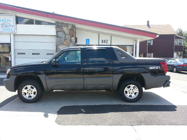 2002 Chevrolet Avalanche C350 4dr Sdn 3.5L Sport RWD Sedan