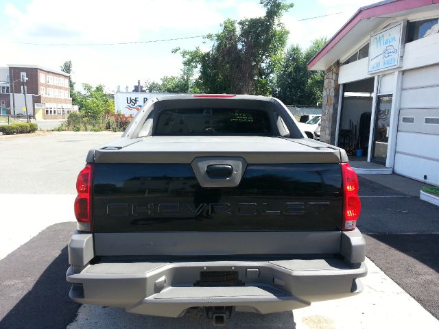 2002 Chevrolet Avalanche C350 4dr Sdn 3.5L Sport RWD Sedan