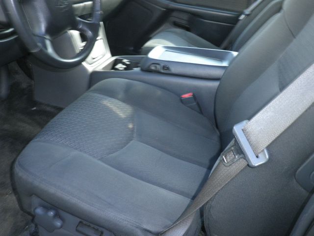 2002 Chevrolet Avalanche C350 4dr Sdn 3.5L Sport RWD Sedan