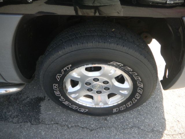 2002 Chevrolet Avalanche C350 4dr Sdn 3.5L Sport RWD Sedan