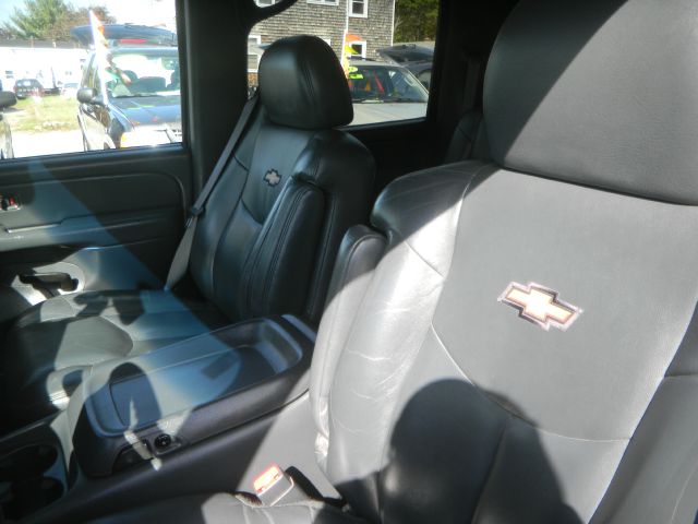 2002 Chevrolet Avalanche C350 4dr Sdn 3.5L Sport RWD Sedan