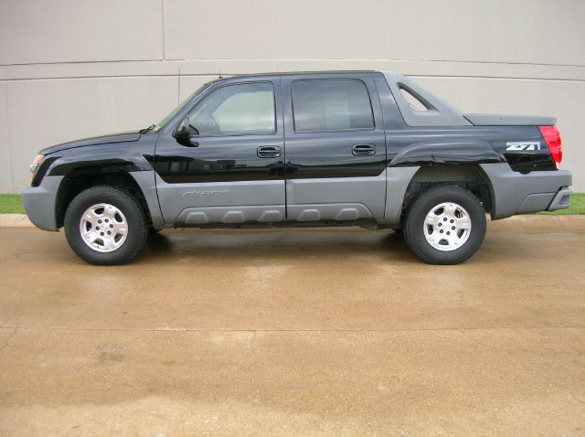 2002 Chevrolet Avalanche C350 4dr Sdn 3.5L Sport RWD Sedan