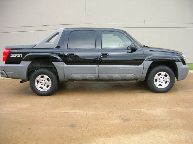 2002 Chevrolet Avalanche C350 4dr Sdn 3.5L Sport RWD Sedan
