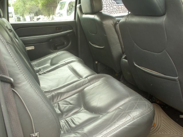 2002 Chevrolet Avalanche C350 4dr Sdn 3.5L Sport RWD Sedan