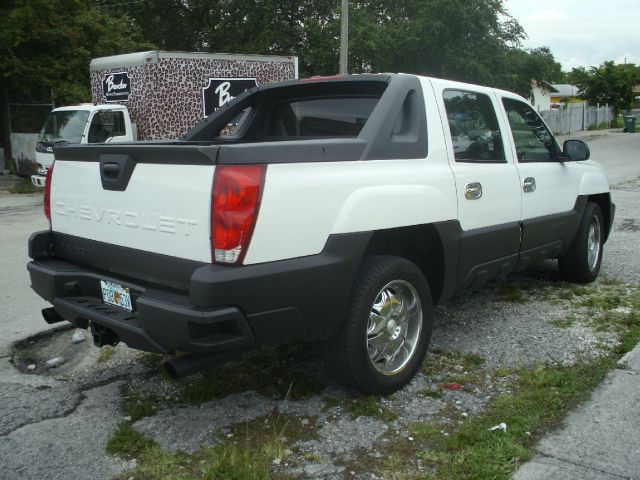 2002 Chevrolet Avalanche C350 4dr Sdn 3.5L Sport RWD Sedan