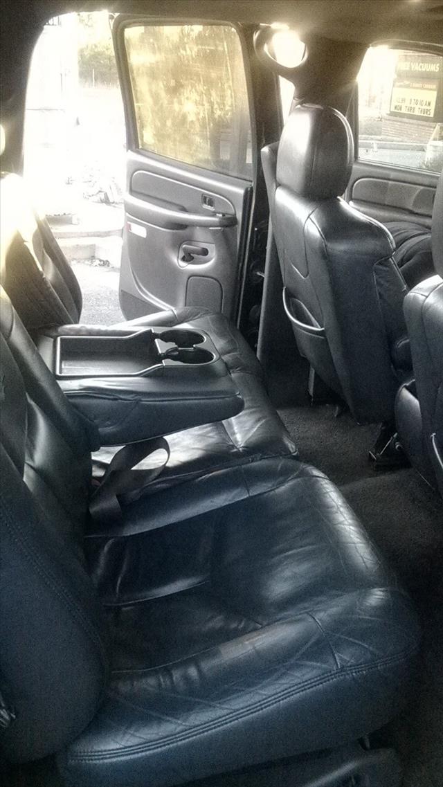 2002 Chevrolet Avalanche C350 4dr Sdn 3.5L Sport RWD Sedan