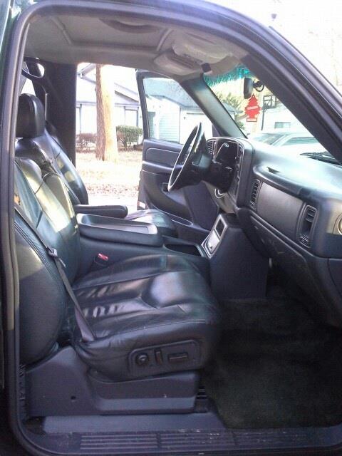 2002 Chevrolet Avalanche C350 4dr Sdn 3.5L Sport RWD Sedan