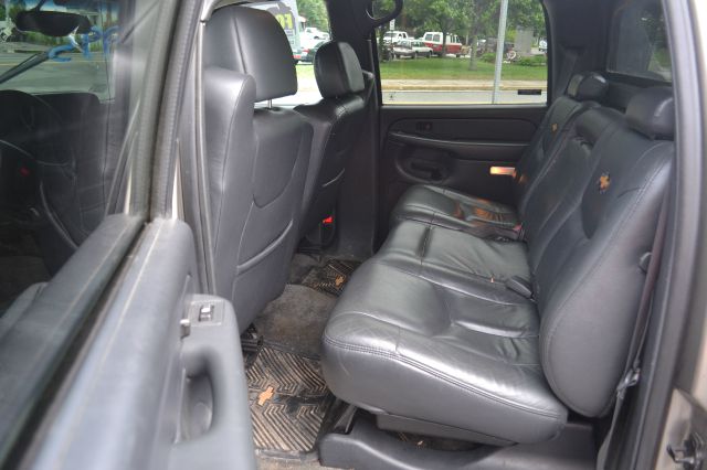 2002 Chevrolet Avalanche C350 4dr Sdn 3.5L Sport RWD Sedan