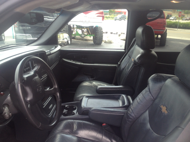 2002 Chevrolet Avalanche C350 4dr Sdn 3.5L Sport RWD Sedan