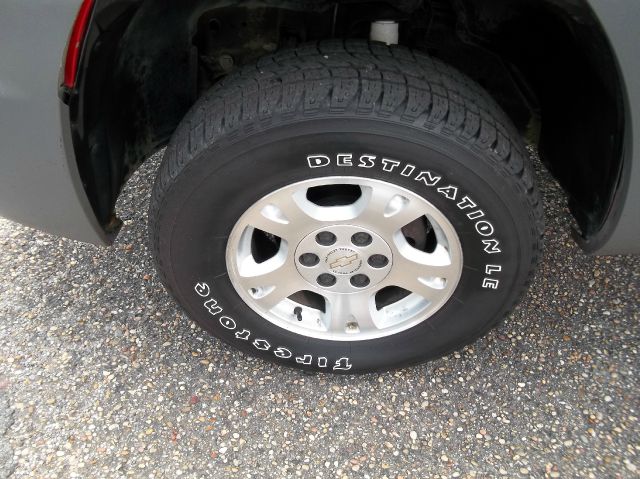 2002 Chevrolet Avalanche C350 4dr Sdn 3.5L Sport RWD Sedan