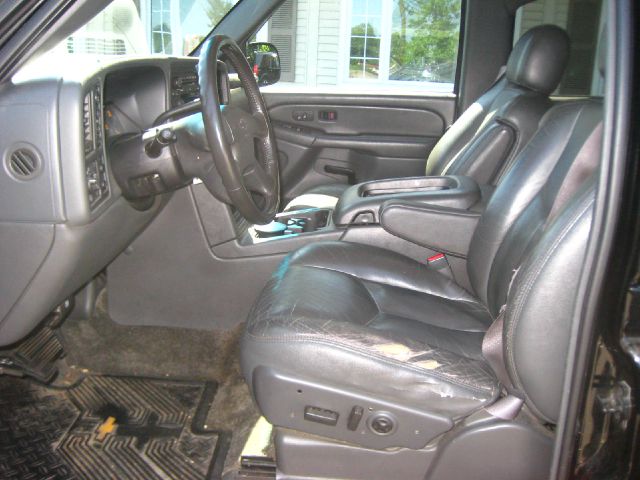 2003 Chevrolet Avalanche C350 4dr Sdn 3.5L Sport RWD Sedan