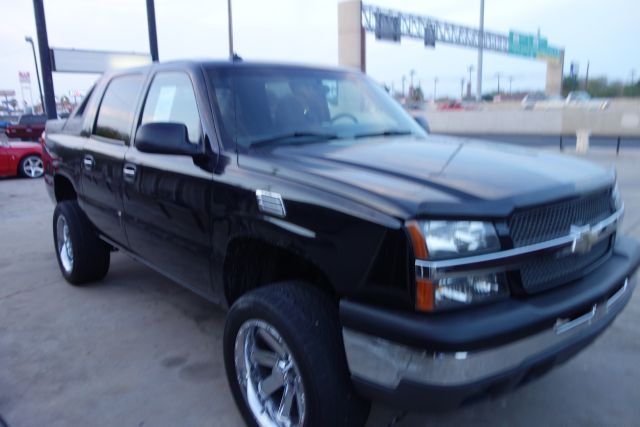 2003 Chevrolet Avalanche C350 4dr Sdn 3.5L Sport RWD Sedan