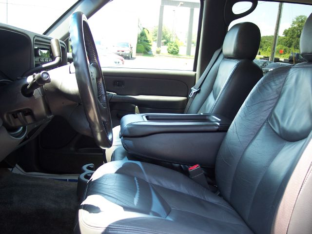 2003 Chevrolet Avalanche C350 4dr Sdn 3.5L Sport RWD Sedan