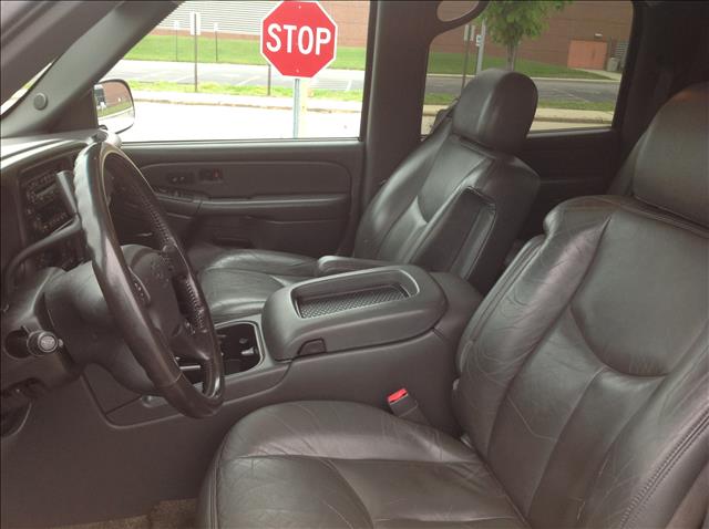 2003 Chevrolet Avalanche C350 4dr Sdn 3.5L Sport RWD Sedan