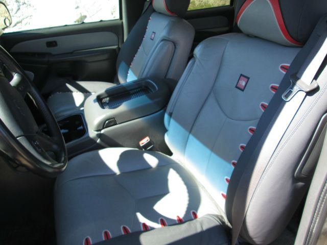 2003 Chevrolet Avalanche 340 Swinger Coupe