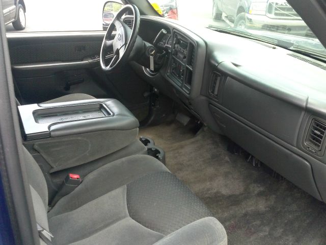 2003 Chevrolet Avalanche C350 4dr Sdn 3.5L Sport RWD Sedan