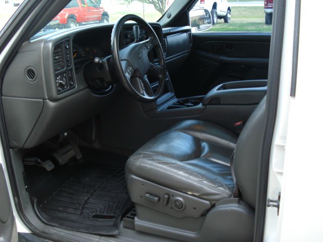 2003 Chevrolet Avalanche C350 4dr Sdn 3.5L Sport RWD Sedan