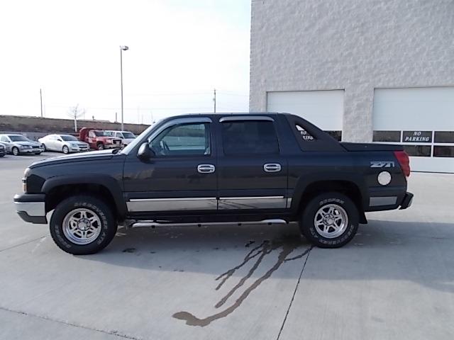 2003 Chevrolet Avalanche 5 Series 530i Sedan 4D