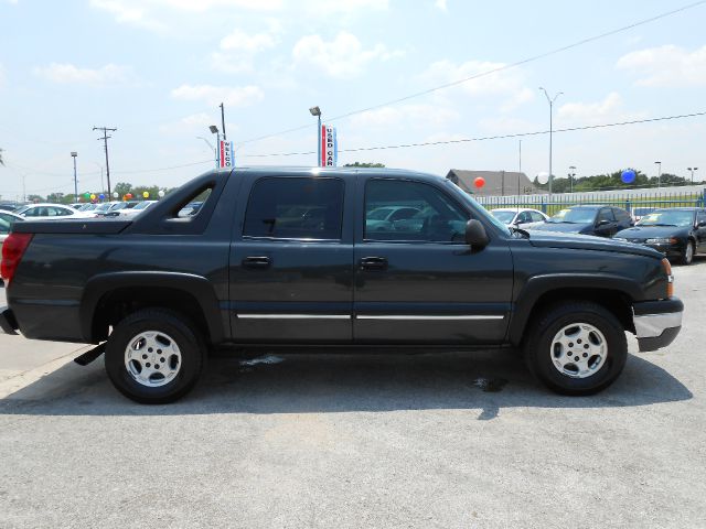 2003 Chevrolet Avalanche C350 4dr Sdn 3.5L Sport RWD Sedan