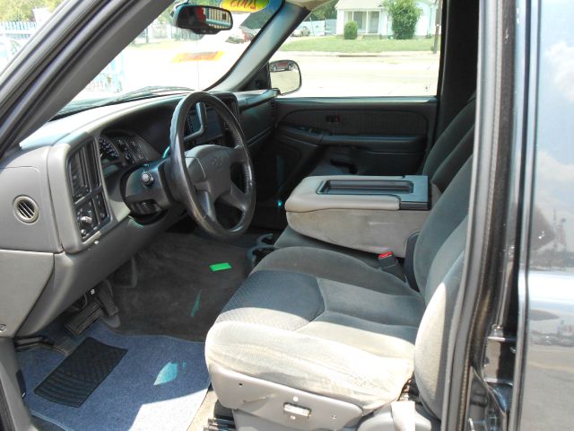 2003 Chevrolet Avalanche C350 4dr Sdn 3.5L Sport RWD Sedan