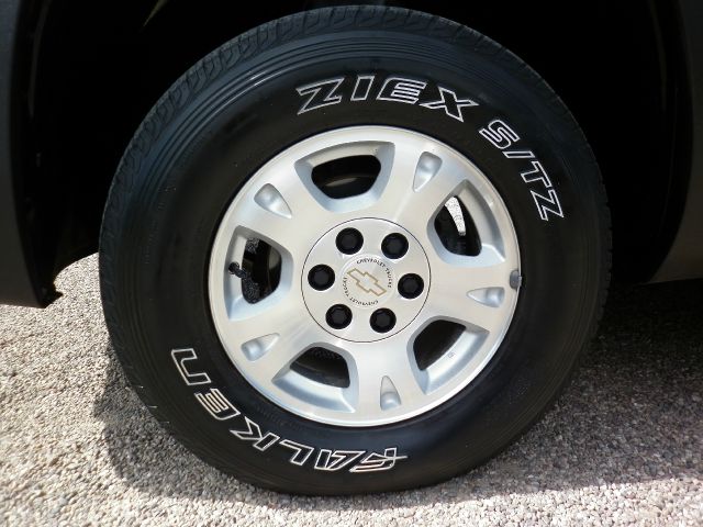 2003 Chevrolet Avalanche C350 4dr Sdn 3.5L Sport RWD Sedan