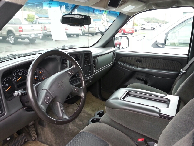 2003 Chevrolet Avalanche C350 4dr Sdn 3.5L Sport RWD Sedan