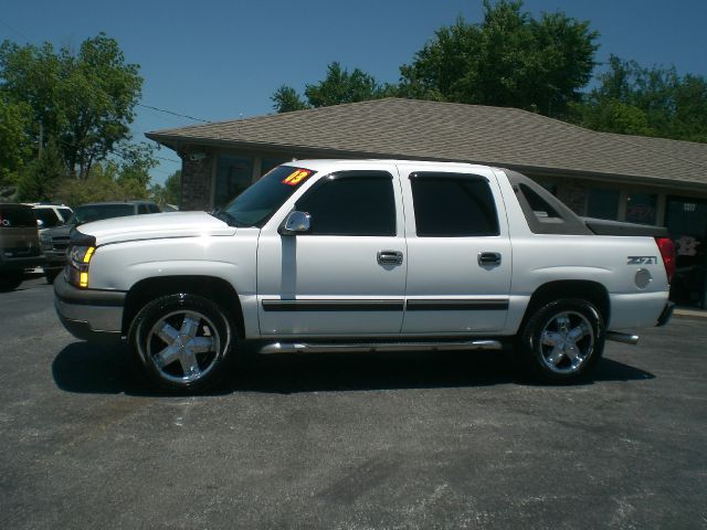 2003 Chevrolet Avalanche C350 4dr Sdn 3.5L Sport RWD Sedan
