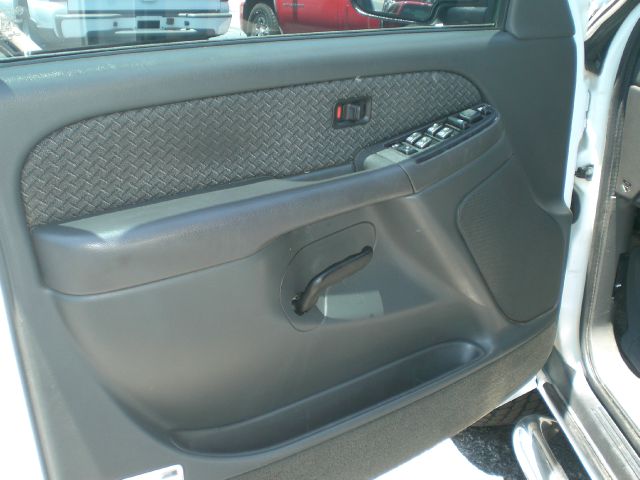 2003 Chevrolet Avalanche C350 4dr Sdn 3.5L Sport RWD Sedan