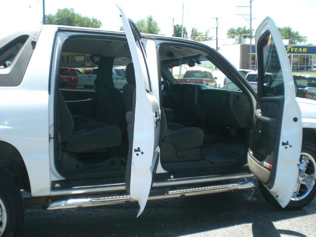 2003 Chevrolet Avalanche C350 4dr Sdn 3.5L Sport RWD Sedan