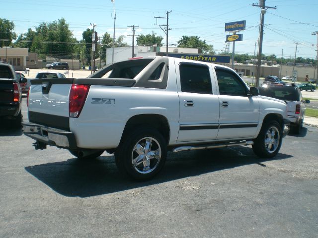 2003 Chevrolet Avalanche C350 4dr Sdn 3.5L Sport RWD Sedan