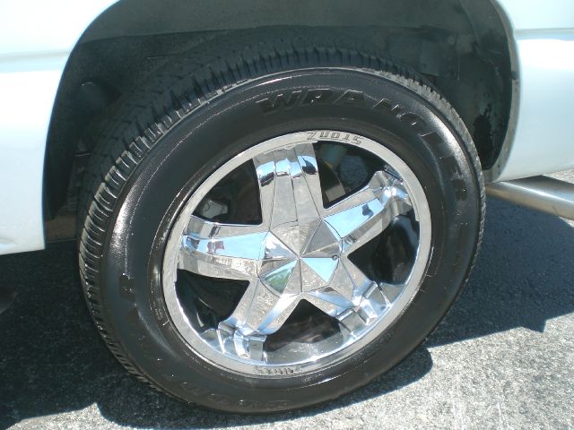 2003 Chevrolet Avalanche C350 4dr Sdn 3.5L Sport RWD Sedan