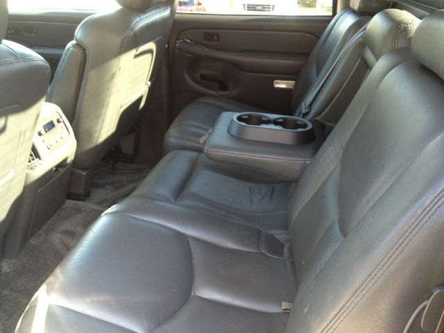 2003 Chevrolet Avalanche C350 4dr Sdn 3.5L Sport RWD Sedan