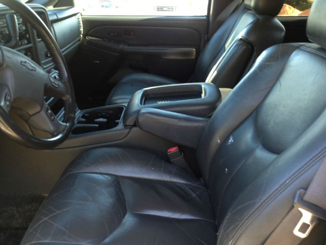 2003 Chevrolet Avalanche C350 4dr Sdn 3.5L Sport RWD Sedan