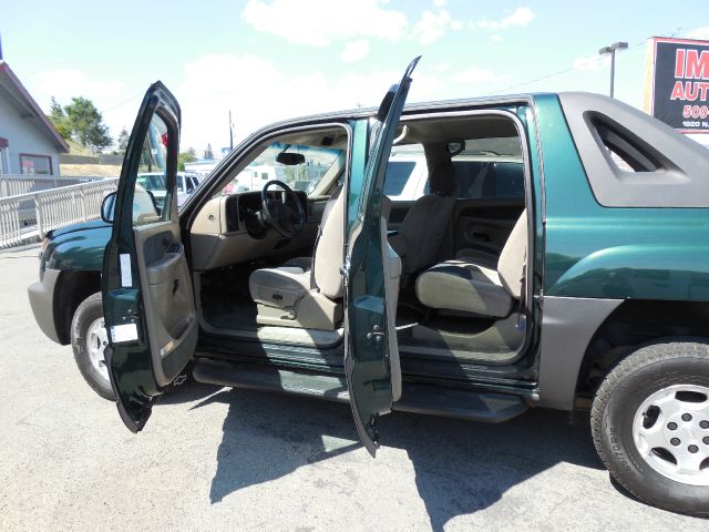 2003 Chevrolet Avalanche C350 4dr Sdn 3.5L Sport RWD Sedan