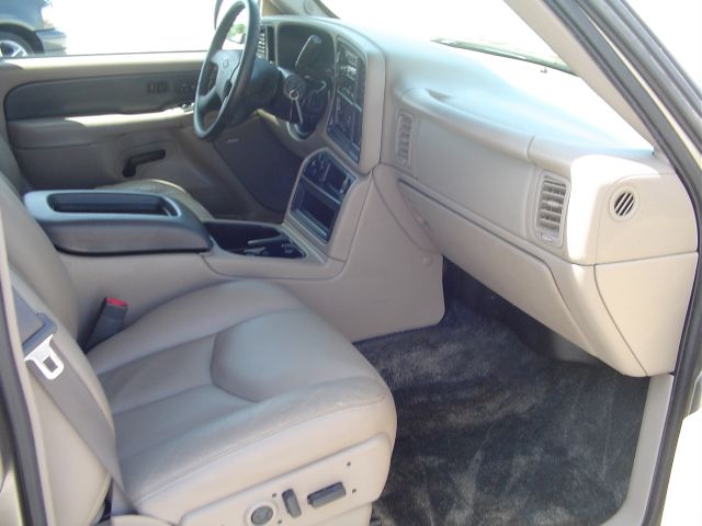 2003 Chevrolet Avalanche C350 4dr Sdn 3.5L Sport RWD Sedan