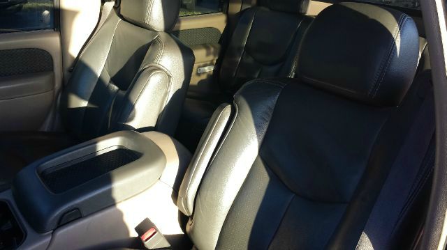 2003 Chevrolet Avalanche C350 4dr Sdn 3.5L Sport RWD Sedan