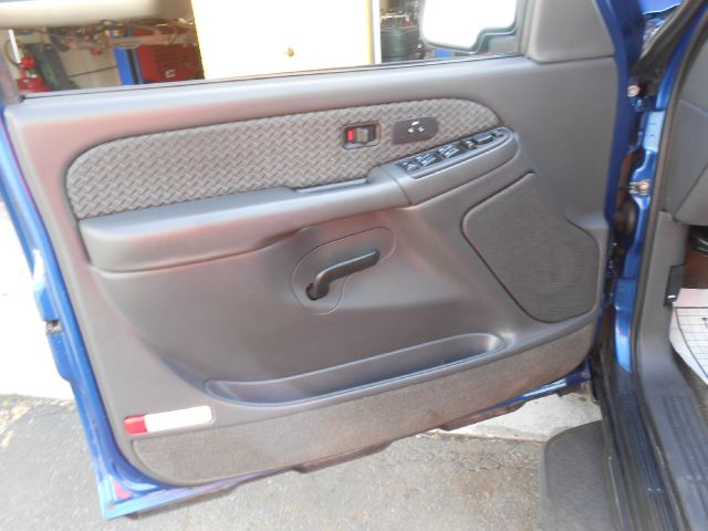 2003 Chevrolet Avalanche C350 4dr Sdn 3.5L Sport RWD Sedan