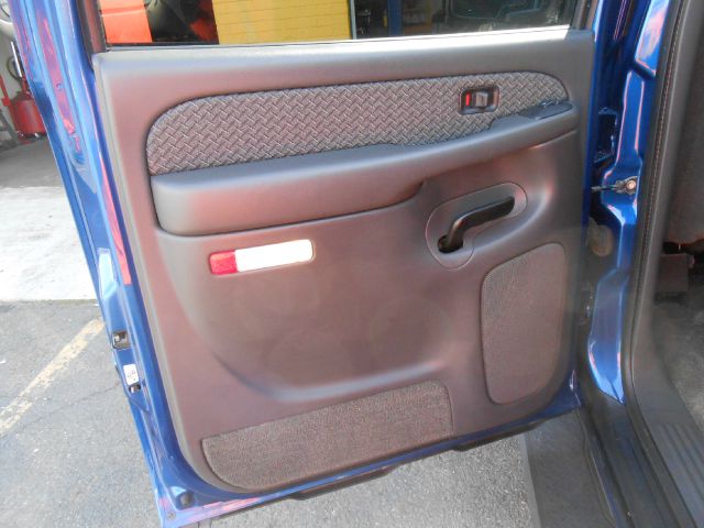 2003 Chevrolet Avalanche C350 4dr Sdn 3.5L Sport RWD Sedan