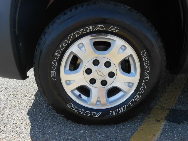 2003 Chevrolet Avalanche C350 4dr Sdn 3.5L Sport RWD Sedan