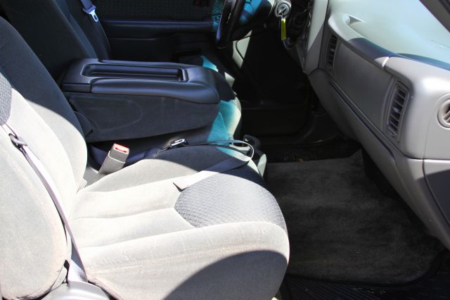 2003 Chevrolet Avalanche C350 4dr Sdn 3.5L Sport RWD Sedan