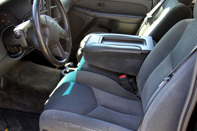 2003 Chevrolet Avalanche C350 4dr Sdn 3.5L Sport RWD Sedan