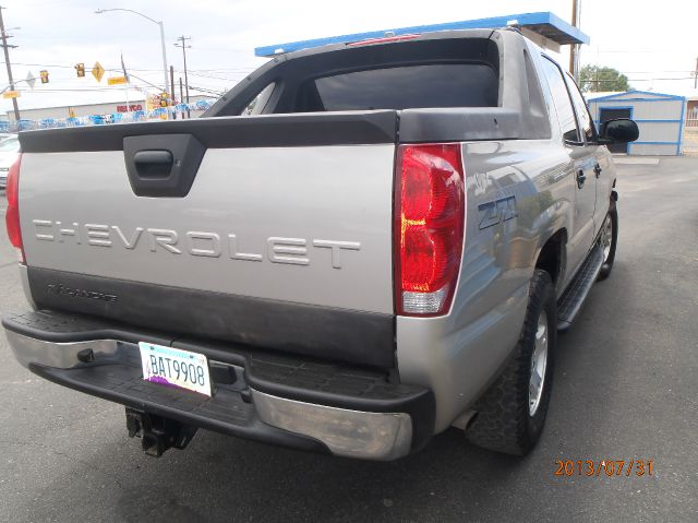 2004 Chevrolet Avalanche C350 4dr Sdn 3.5L Sport RWD Sedan
