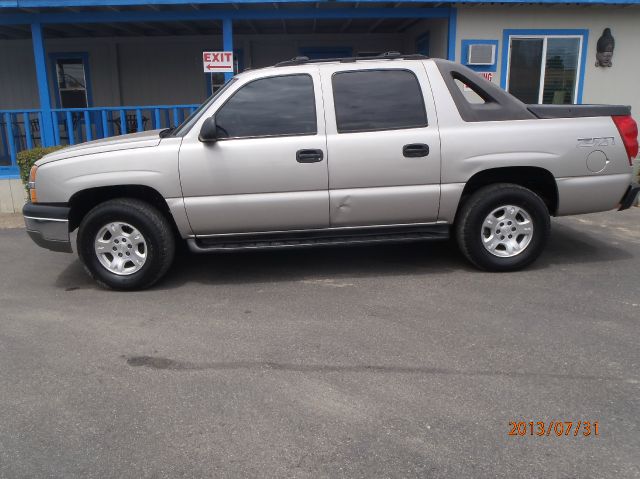 2004 Chevrolet Avalanche C350 4dr Sdn 3.5L Sport RWD Sedan