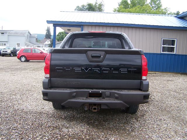 2004 Chevrolet Avalanche Carrera Coupe